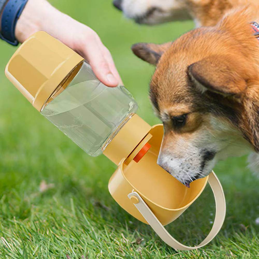Borraccia Multifunzione "AquaPaws" — Idratazione e snack sempre a portata di zampa