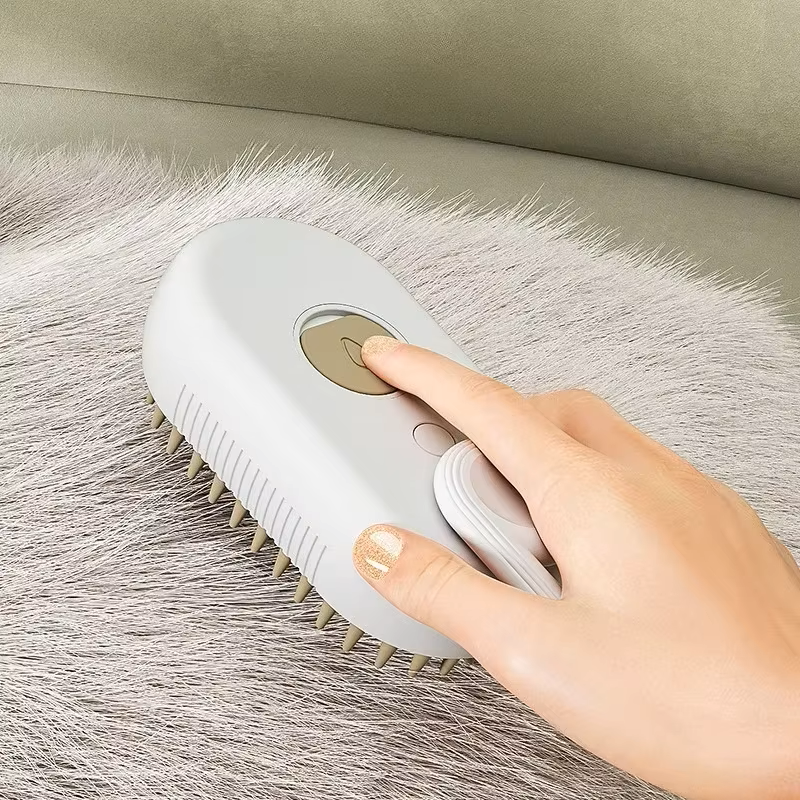 Spazzola Spray Igienizzante "PetCareMist" — Pulizia, cura e coccole in un solo gesto